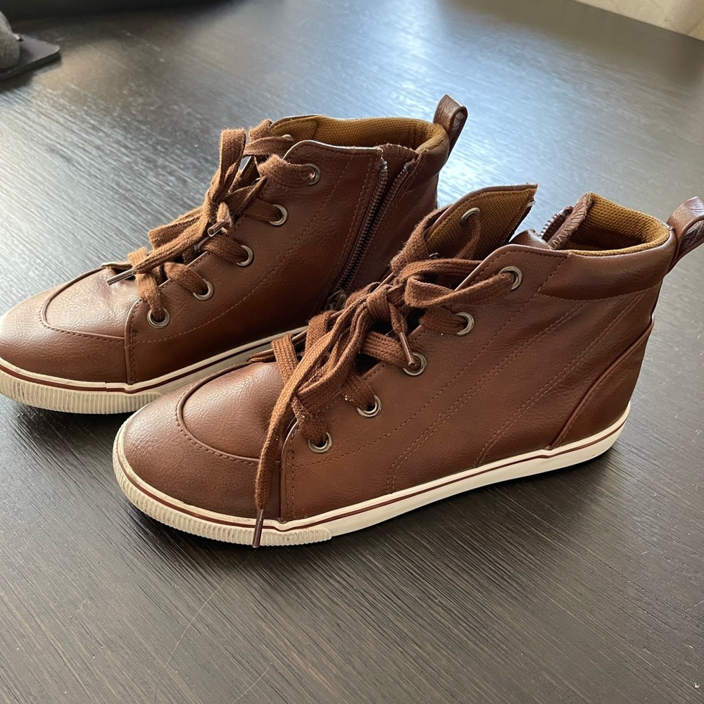 Boys size 3 - Cat & Jack - brown high top shoes. Gently worn